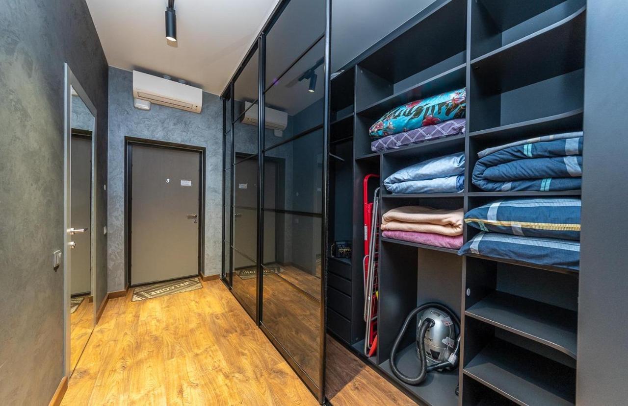 Luxury Apartments Smartplaza Obolon Metro Minskai Kiev Bagian luar foto