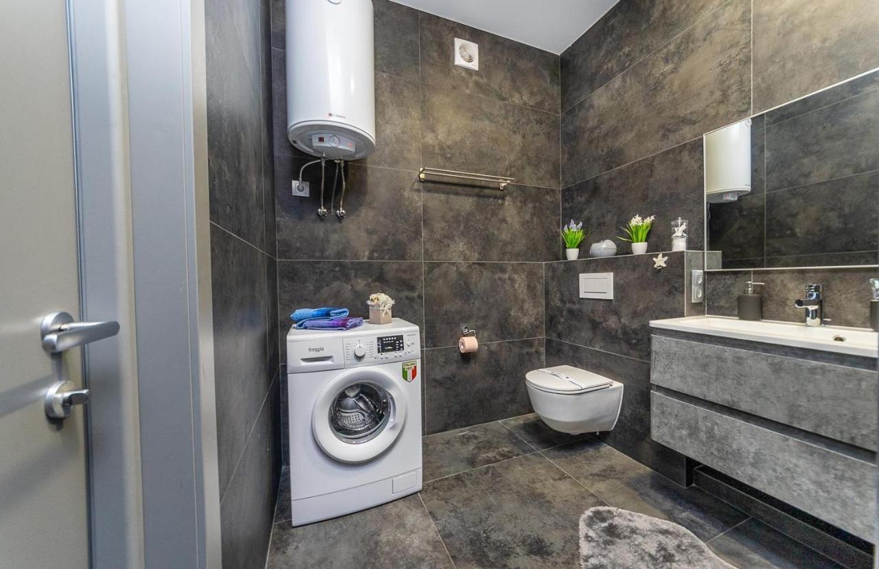 Luxury Apartments Smartplaza Obolon Metro Minskai Kiev Bagian luar foto